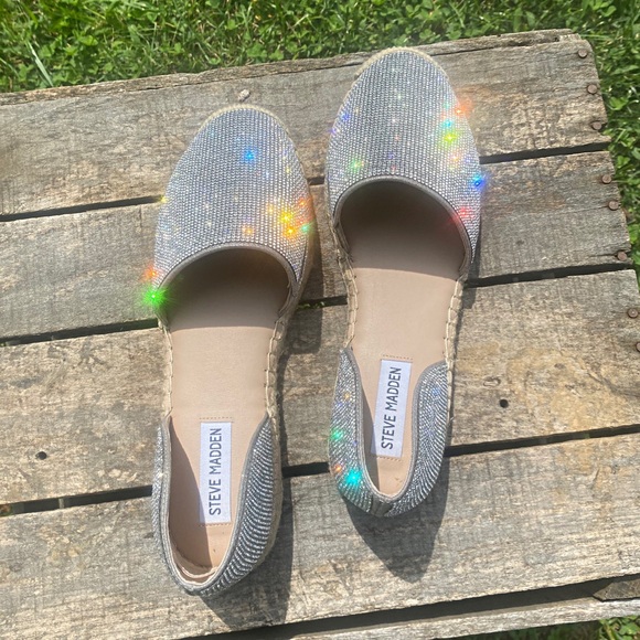 🌈 Steve Madden Iridescent Holographic Rhinestone Espadrilles NWOT 🌈 - Picture 3 of 8